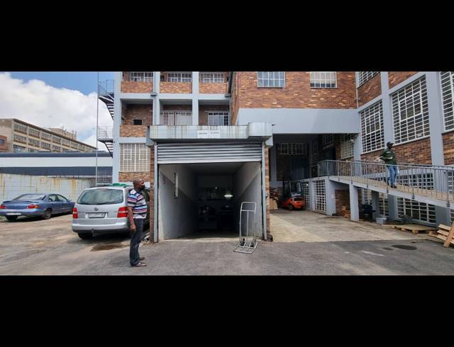 6,600M² WAREHOUSE FOR SALE IN NEW CENTRE